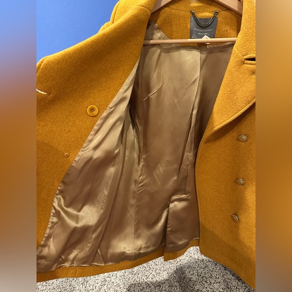 J Crew Majesty wool pea coat in a beautiful fall, dark yellow, mustard color - Picture 5 of 6